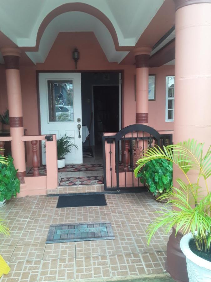 Derick'S Inn Piarco Exterior foto