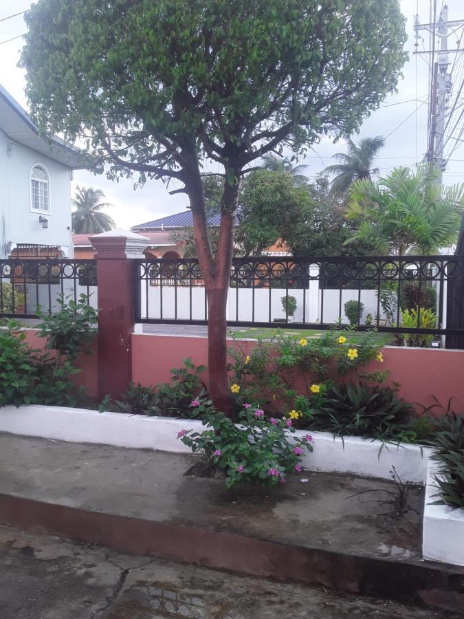 Derick'S Inn Piarco Exterior foto